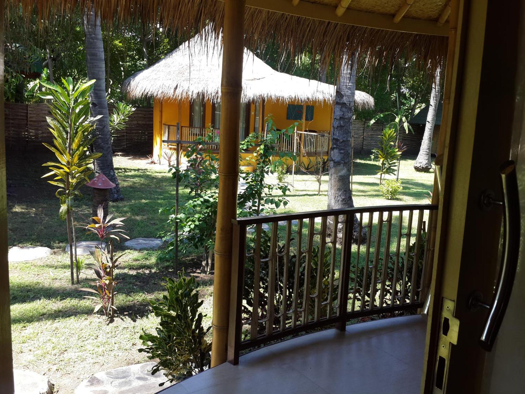 Oasi Bungalows Hotel Gili Air Exterior photo