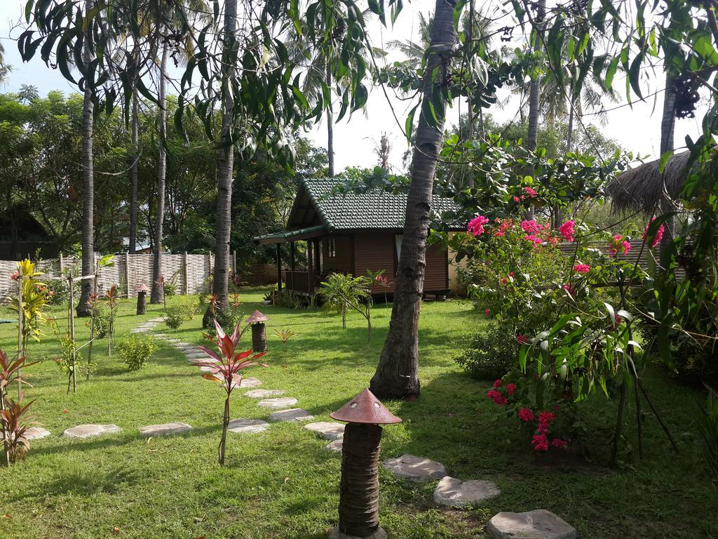 Oasi Bungalows Hotel Gili Air Exterior photo
