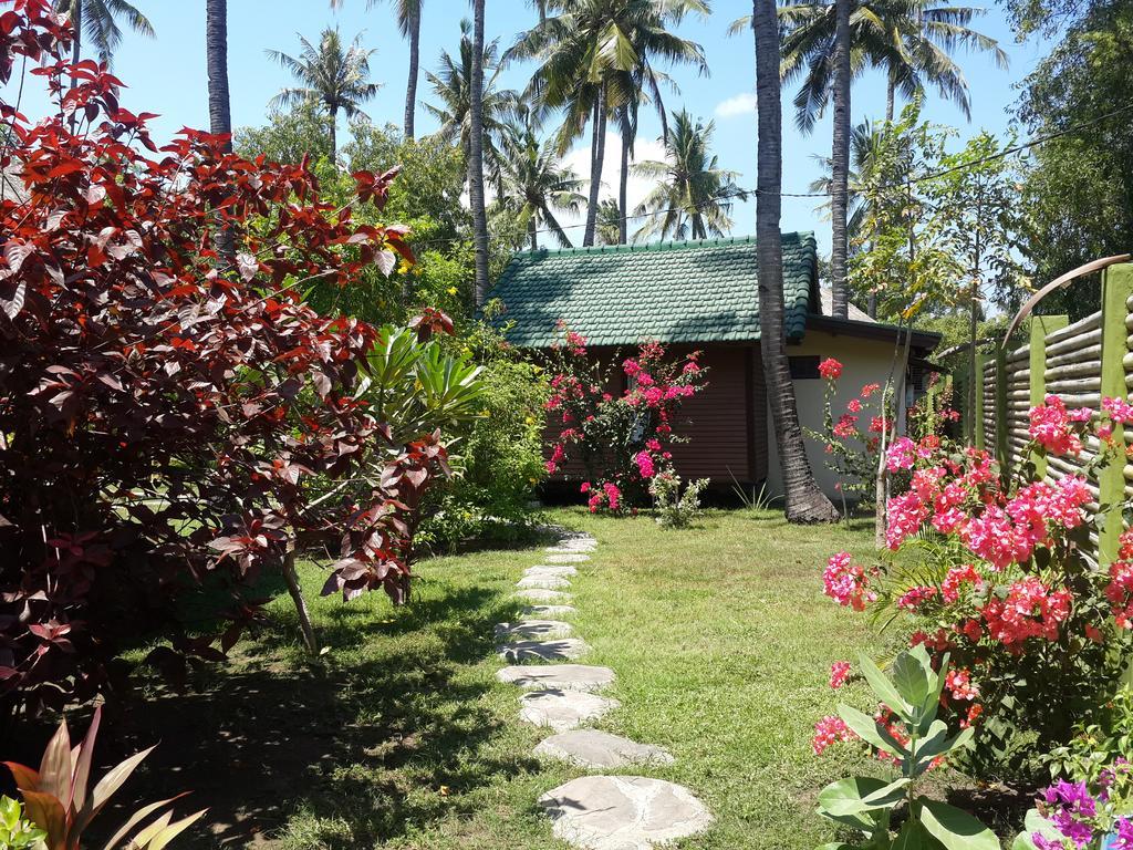 Oasi Bungalows Hotel Gili Air Exterior photo