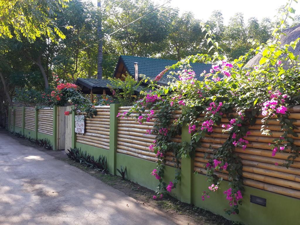 Oasi Bungalows Hotel Gili Air Exterior photo