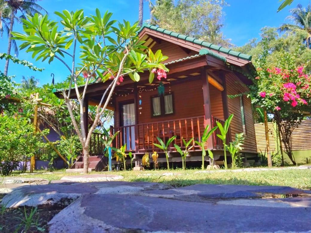 Oasi Bungalows Hotel Gili Air Exterior photo