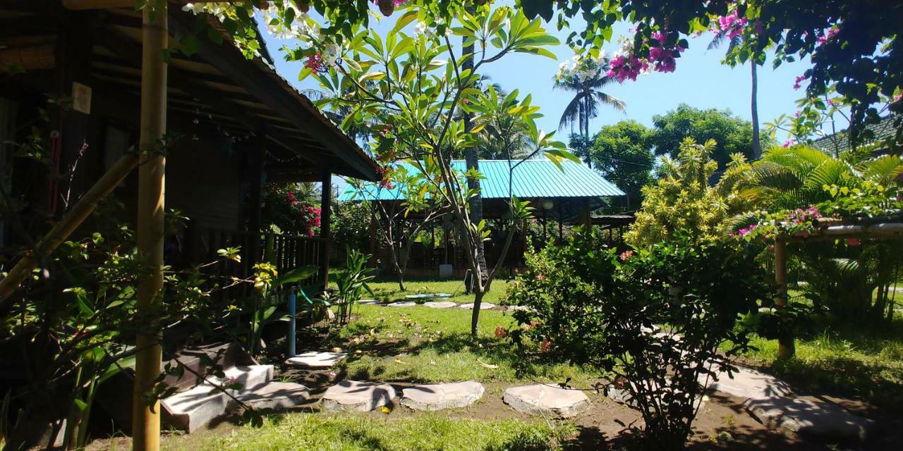 Oasi Bungalows Hotel Gili Air Exterior photo