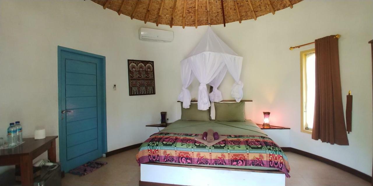 Oasi Bungalows Hotel Gili Air Exterior photo