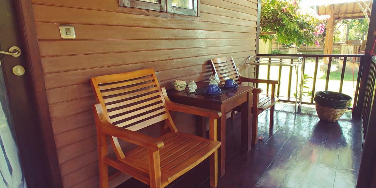 Oasi Bungalows Hotel Gili Air Exterior photo
