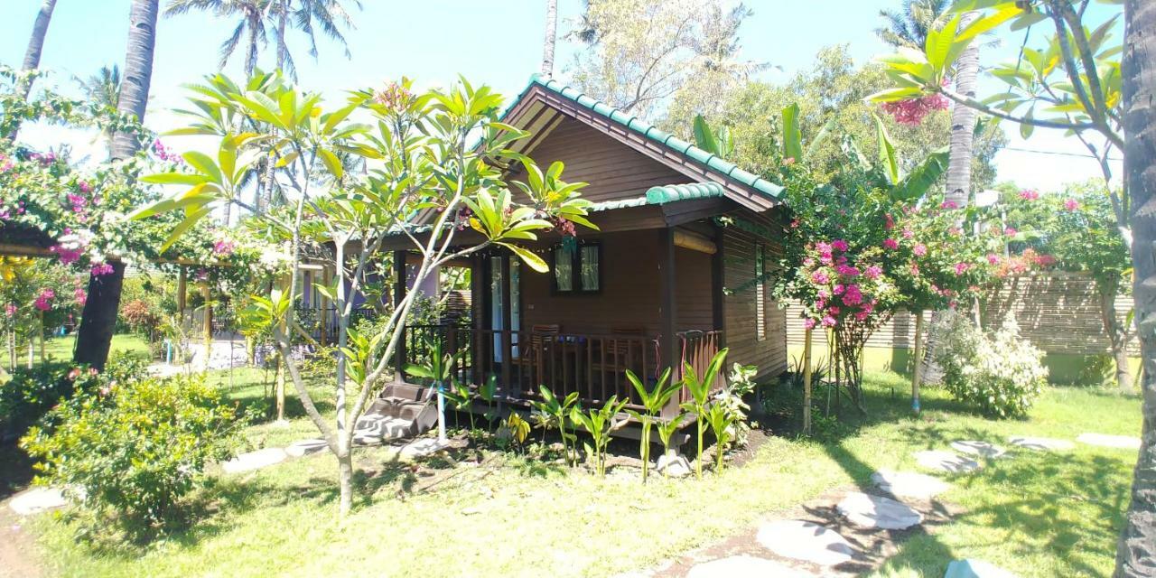 Oasi Bungalows Hotel Gili Air Exterior photo