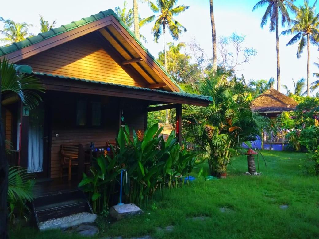 Oasi Bungalows Hotel Gili Air Exterior photo